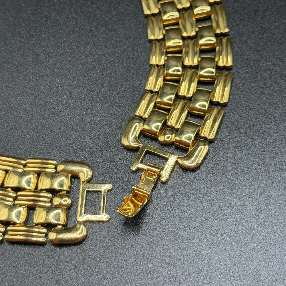 Vintage 80s Chunky Gold Tone Cleopatra Choker Panther Link Textured Necklace